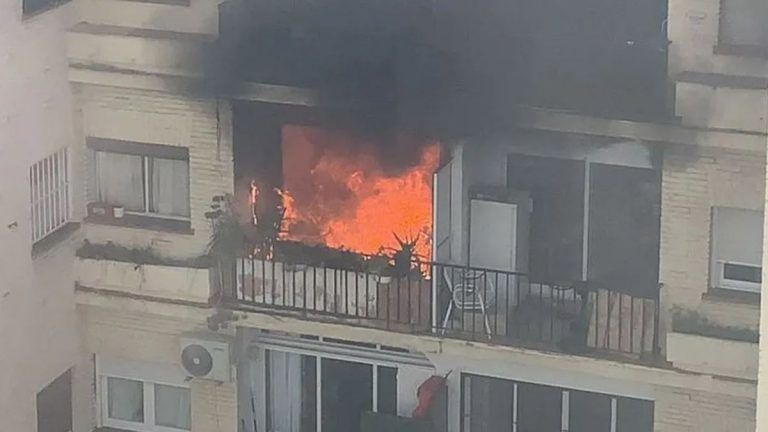 Fallece una persona en el incendio de un apartamento de Torremolinos