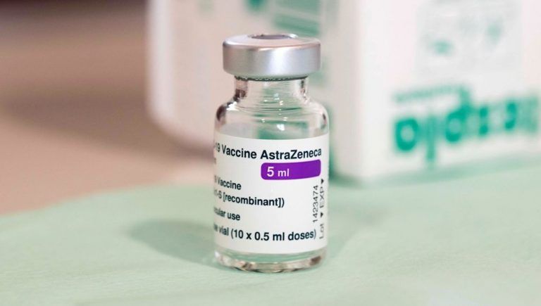 España suspende durante 15 días la vacunación con AstraZeneca hasta que la EMA estudie los casos de trombosis