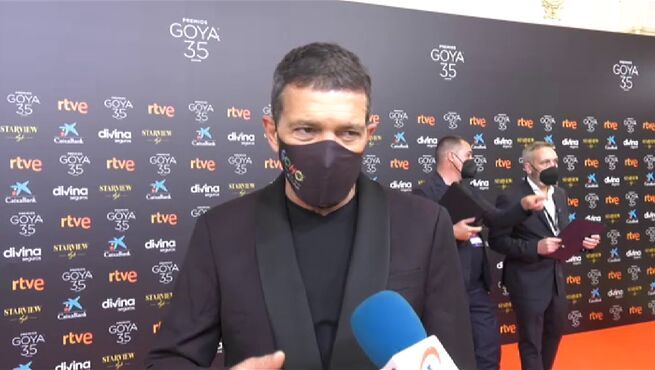 Antonio Banderas abre los Goya reivindicando el cine español en un difícil año marcado por la pandemia: «Se os echa de menos, mucho»