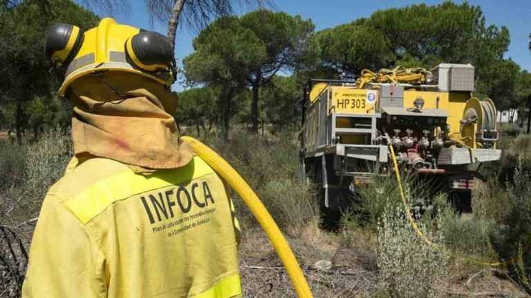 Controlado el incendio declarado en un paraje de Álora, que queda en conato con 0,5 hectáreas afectadas