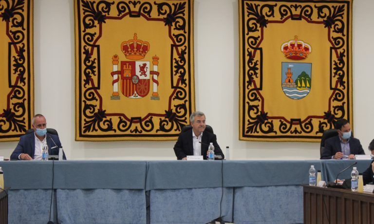 El Pleno de Estepona aprueba el plan de seguridad y salvamento en las playas para el verano
