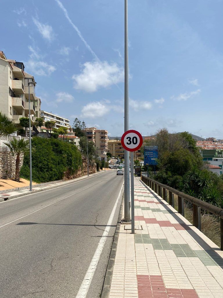 Rincón de la Victoria adapta las señalizaciones de velocidad a la nueva Ley de Tráfico en las principales vías del municipio