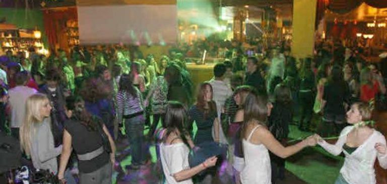 Andalucía no tendrá toque de queda este sábado y permitirá la apertura de bares hasta las 00:00 horas