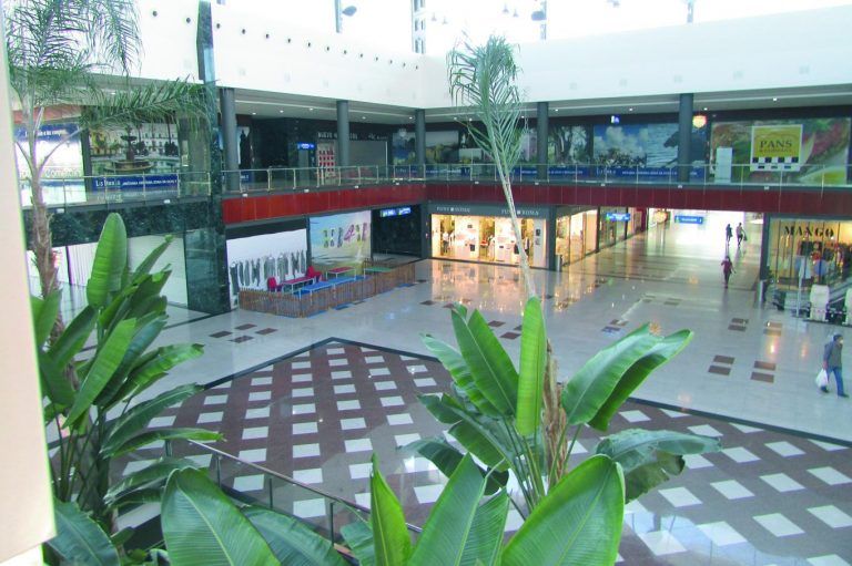 El grupo Inditex cierra todas sus tiendas del centro comercial Las Dunas