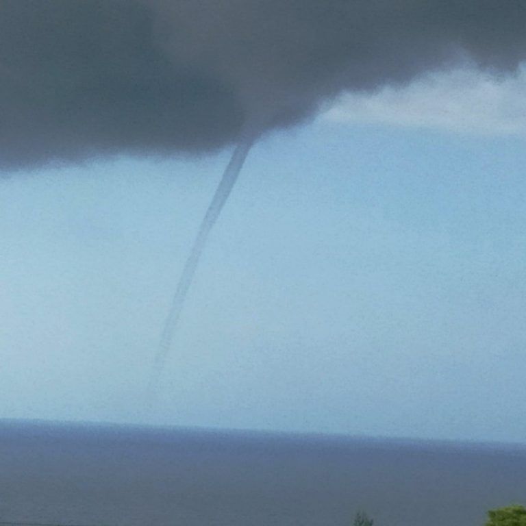 Espectacular manga marina frente a Nerja