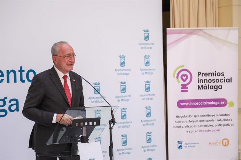 El alcalde de Málaga insiste en que «el ideal es obligar» al control en el ocio nocturno