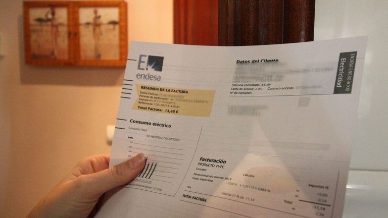 Un error informático provoca retrasos en el cobro del recibo de la luz