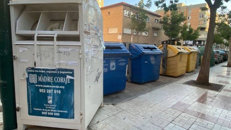 Muere en Málaga capital un joven tras quedar atrapado en un contenedor de ropa