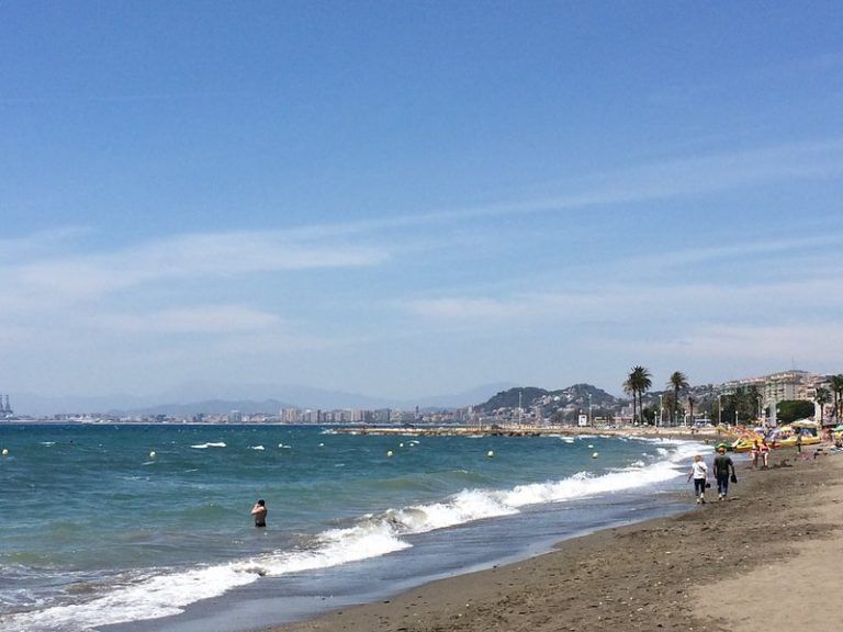 Fallece un hombre de 80 años en la playa de El Palo