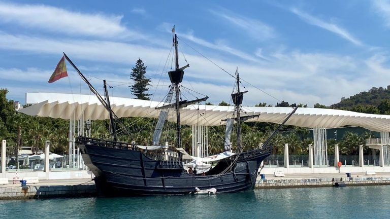 La Nao Victoria llega al puerto de Málaga dentro de su gira por el V Centenario de la primera Vuelta al Mundo