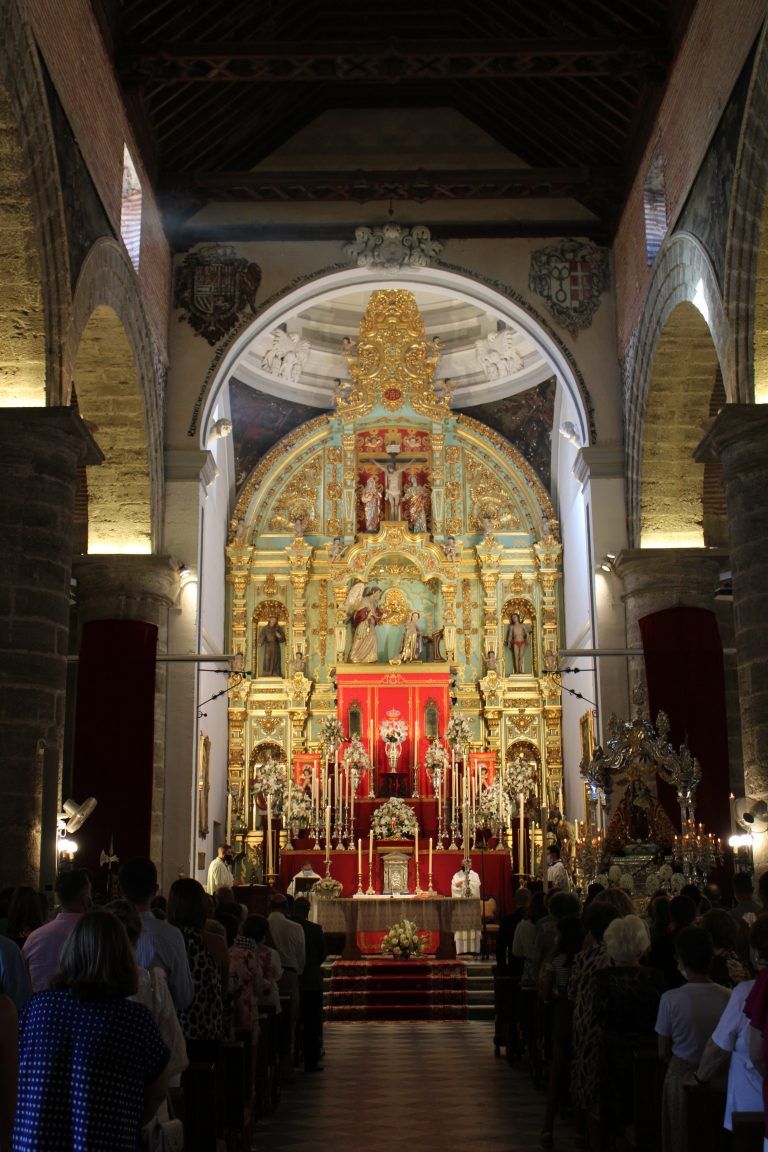 Álora arropa a su patrona