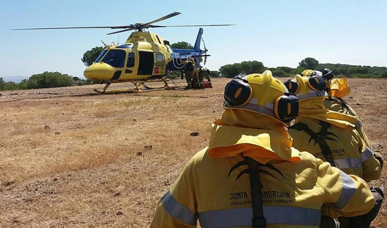 Una nube de polvo hace caer un helicóptero del Infoca con 19 ocupantes a bordo