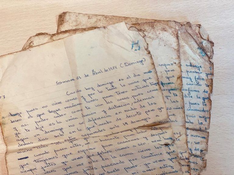 Una carta de amor sobrevive casi medio siglo y aparece entre la basura en Casares