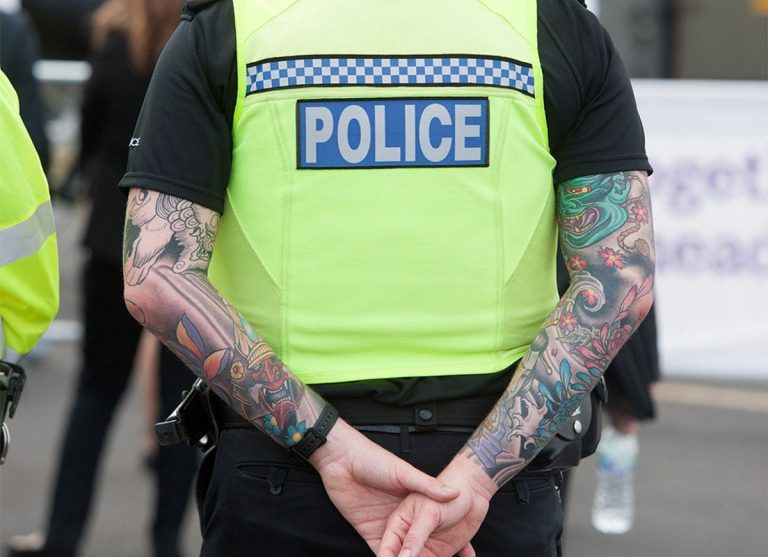 Más de 600 guardias civiles de Málaga tendrán que borrarse los tatuajes