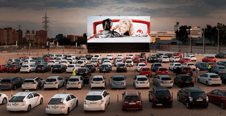 Un regreso a la América de los 50 en el segundo mayor autocine de Europa