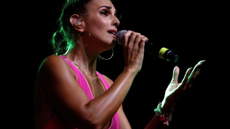 Nuria Fergó anuncia su vuelta con una versión de «Hijo de la luna» de Mecano