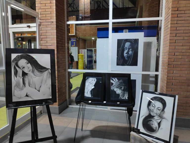 Irene Orihuela Reivindica el retrato a carboncillo en el arte malagueño