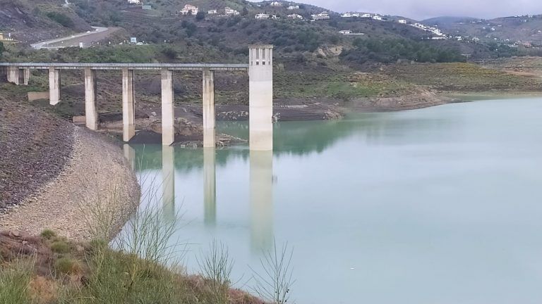 Málaga empieza a suministrar agua a la Axarquía ante la severa situación de sequía