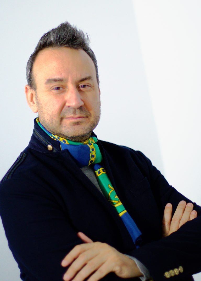 Entrevista al director de la Escuela Superior de Modelos Manuel Beltrán