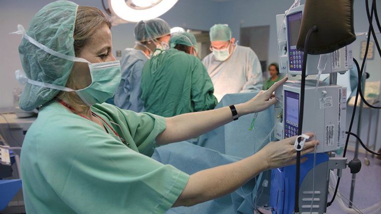Málaga necesita 8.082 profesionales de enfermería para estar a la altura de Europa