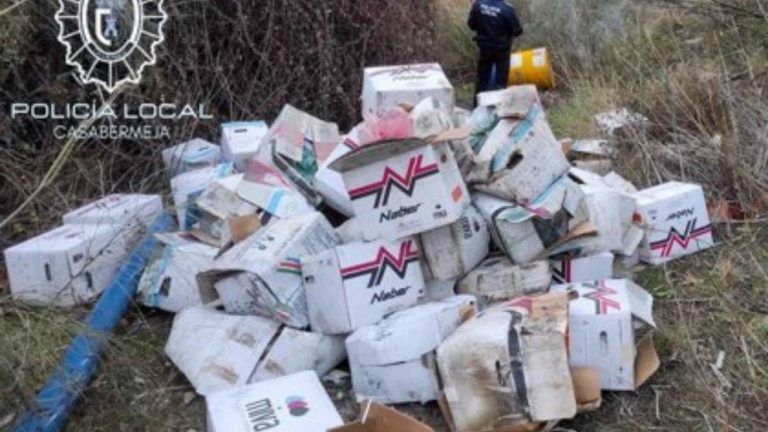 Una empresa de Málaga se desprende de sus materiales tóxicos arrojándolos al río Guadalmedina