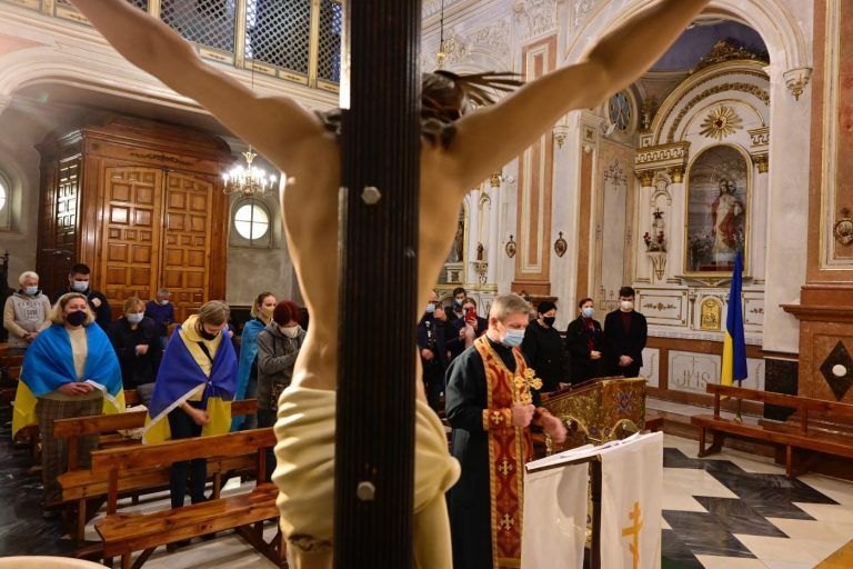 Ucranianos residentes en Málaga rezan por la paz
