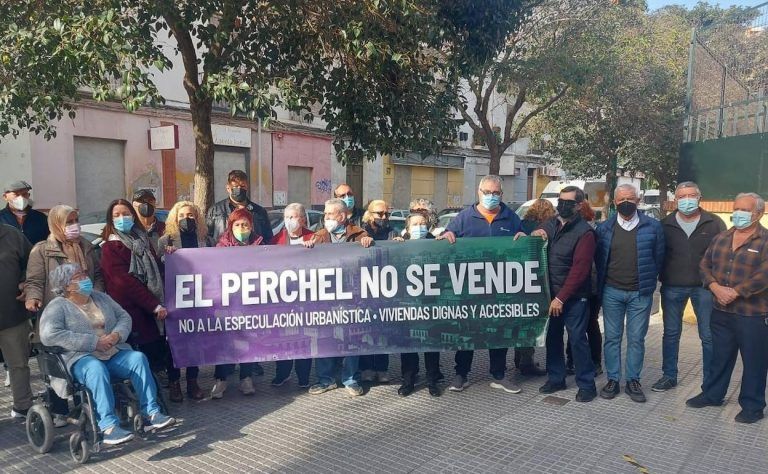 Los vecinos de El Perchel luchan por seguir viviendo en su barrio
