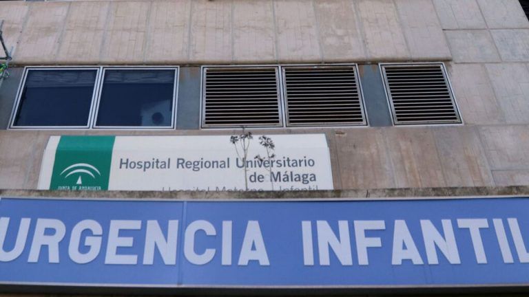 Fallece la niña de dos años herida tras caer desde un balcón en Alhaurín el Grande