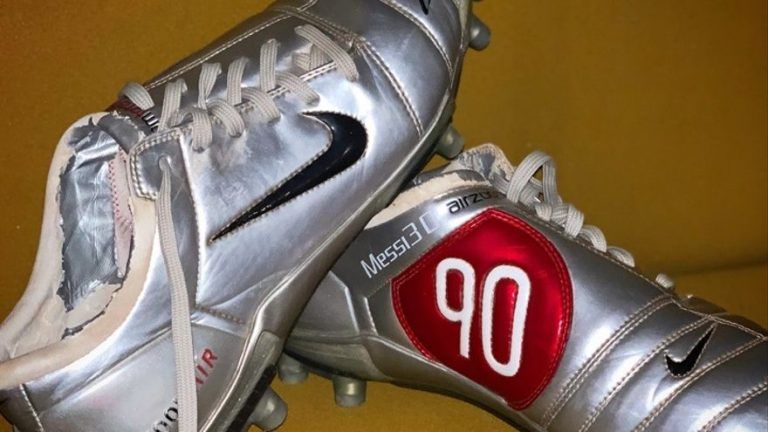 Salen a subasta en el portal malagueño todocoleccion unas botas de Messi