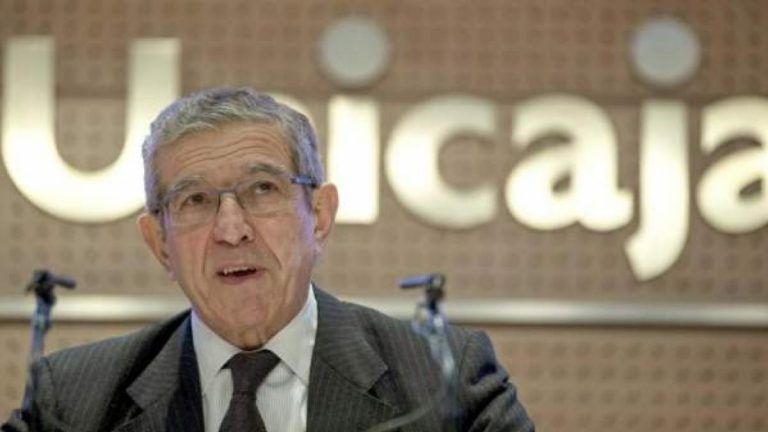El pleno pide por unanimidad apartar a Medel de sus funciones en la Fundación Unicaja
