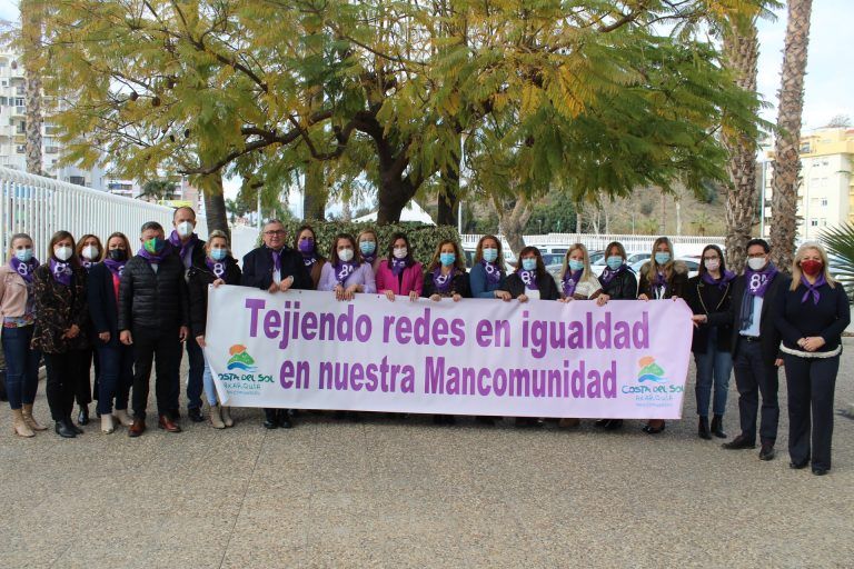 La Mancomunidad Axarquía conmemora el 8M apelando a la unidad para conseguir la igualdad real entre hombres y mujeres