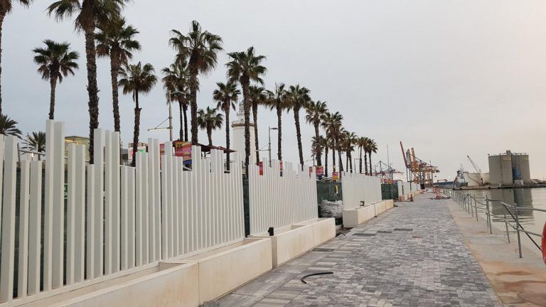 De la Torre desconocía que iba a instalarse la valla del Muelle 1 y espera del Puerto una de cristal