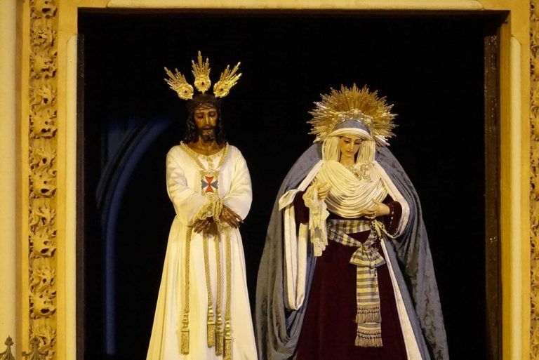 Un año más por fin:  «la salida de Jesús Cautivo y la Virgen de la Trinidad tras la misa del Alba»