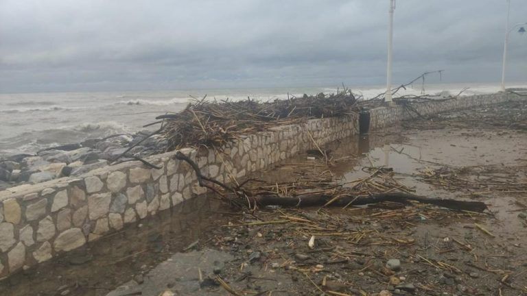 Costas evalúa los daños por el temporal, que desdibuja el litoral de Málaga