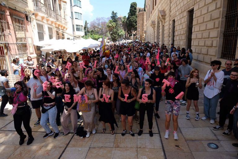 La Invisible vuelve a salir a la calle contra su desalojo y por una Málaga «llena de vida»