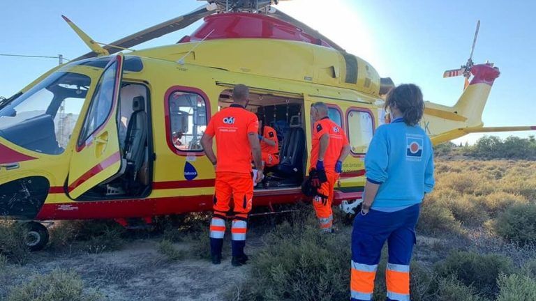 Un niño de dos años en estado crítico tras caer en una piscina en Coín
