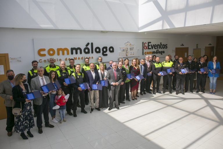 El 061, el Colegio Oficial de Médicos y la Universidad de Málaga reconocen la labor de médicos jubilados durante la pandemia