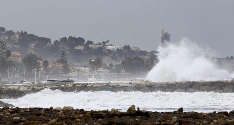 Aviso amarillo en el litoral de Málaga por viento y fuerte oleaje