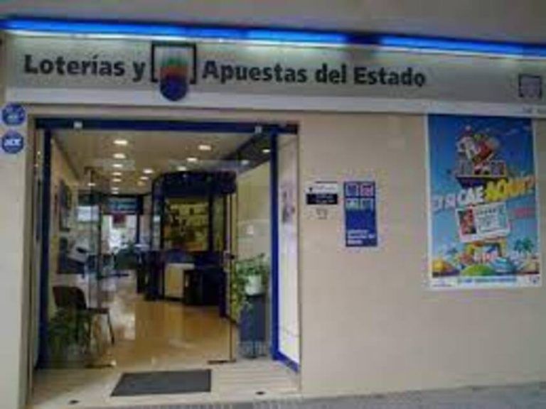 Un acertante del Euromillones valida su boleto ganador de un millón de euros en Málaga