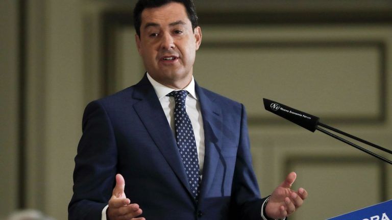 Moreno, presidente de la Junta con la mayoría absoluta del PP y la abstención de Vox