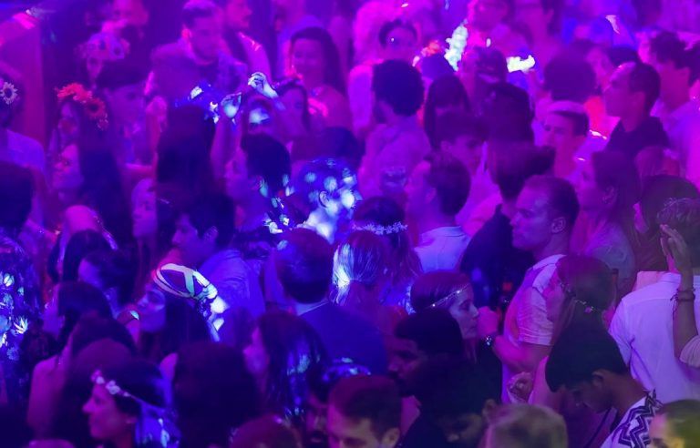 Andalucía pone en marcha el protocolo de actuación ante sospecha de sumisión química por ‘pinchazos’