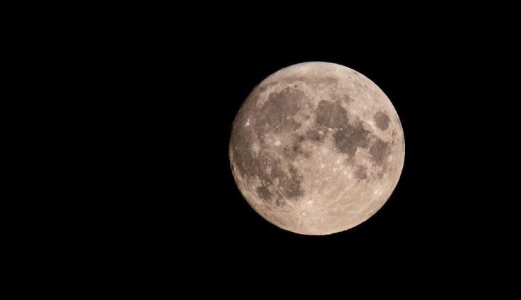 La Superluna de ‘Esturión’ llega este viernes a Málaga: por qué se llama así y cómo verla