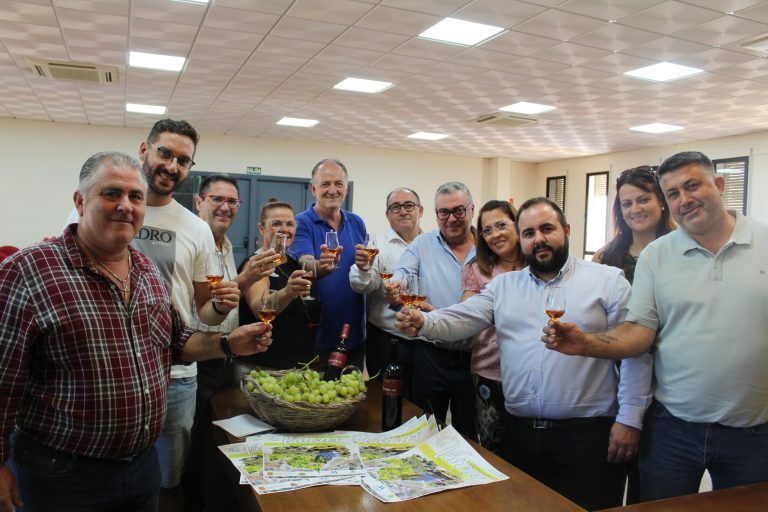 Moclinejo celebra este domingo la XXI Fiesta de Viñeros con demostraciones de la pisa de la uva, degustaciones y música