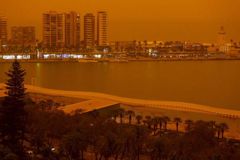 La calima vuelve este miércoles a Málaga, casi un año después del episodio de marzo del 2022