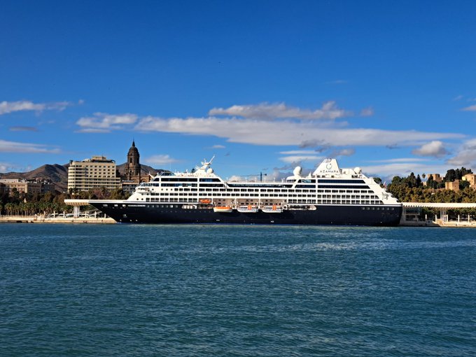 Tres grandes cruceros visitan por primera vez el Puerto de Málaga