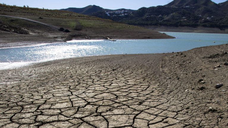 El pantano de la Viñuela está al 9,5% de su capacidad, el mínimo histórico