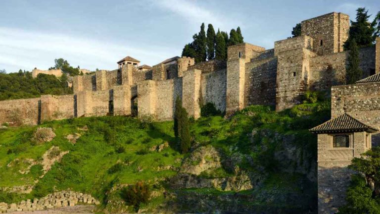 Los Dólmenes, Teatro Romano, Acinipo y Baños Árabes superan en diez meses los 523.500 visitantes