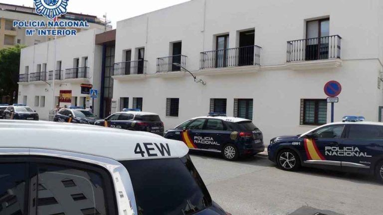 Un hombre apuñala a su exmujer en Estepona delante de sus hijas