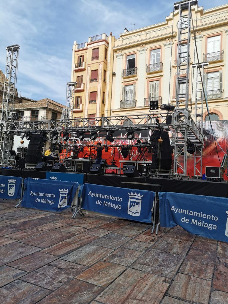 La plaza de la Constitución de Málaga recibe 2023 con fiesta con campanadas, uvas, cotillón y un espectáculo multimedia
