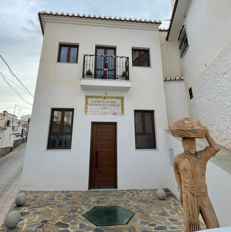 La Diputación financia un proyecto en Moclinejo para potenciar el SIPAM de la uva pasa moscatel